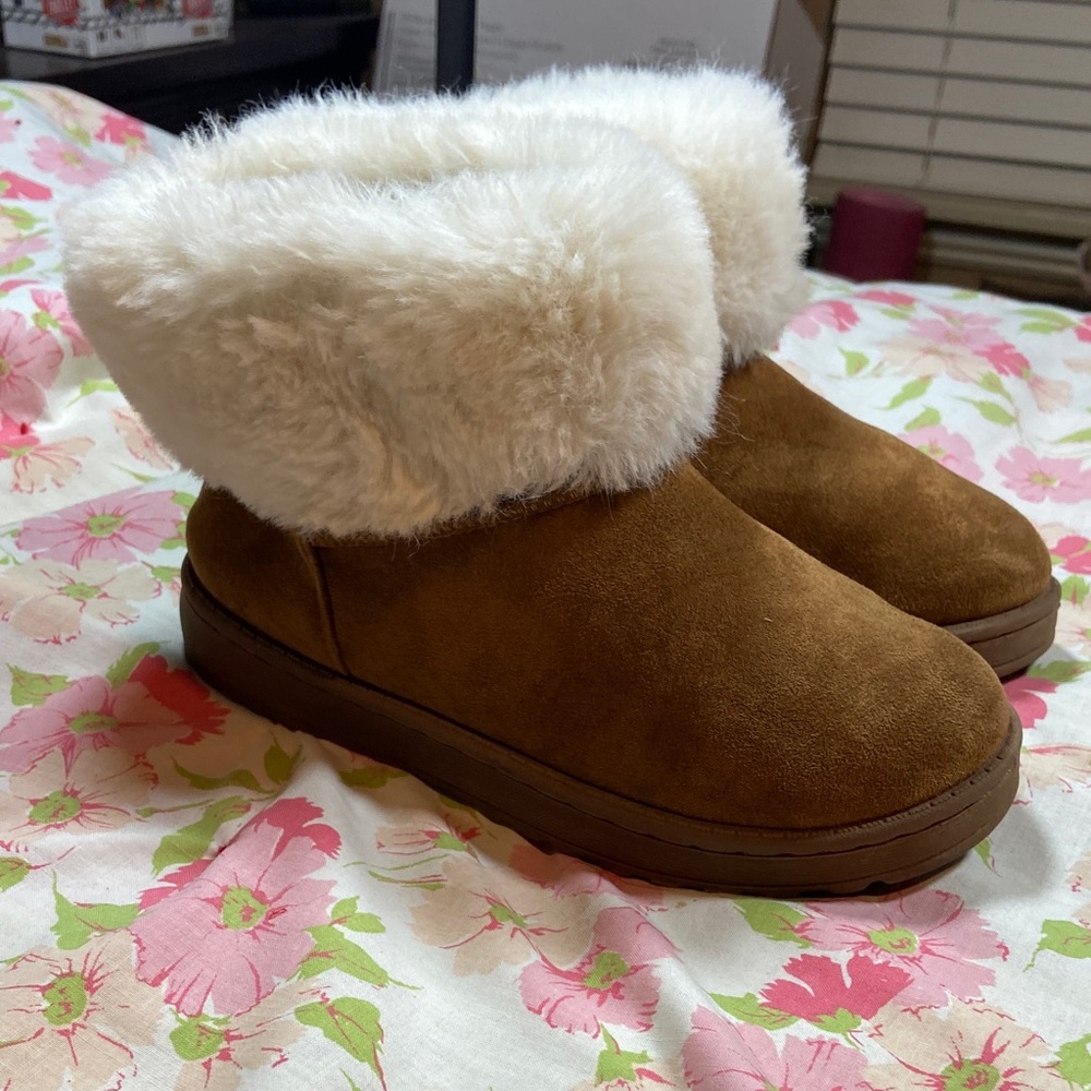 Faux Fur Boots by SO Kohls Brand. EUC!